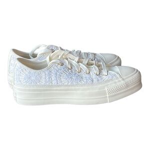 Converse Women’s Chuck Taylor All Star Lift Platform Low Top Shoes Size 8.5.